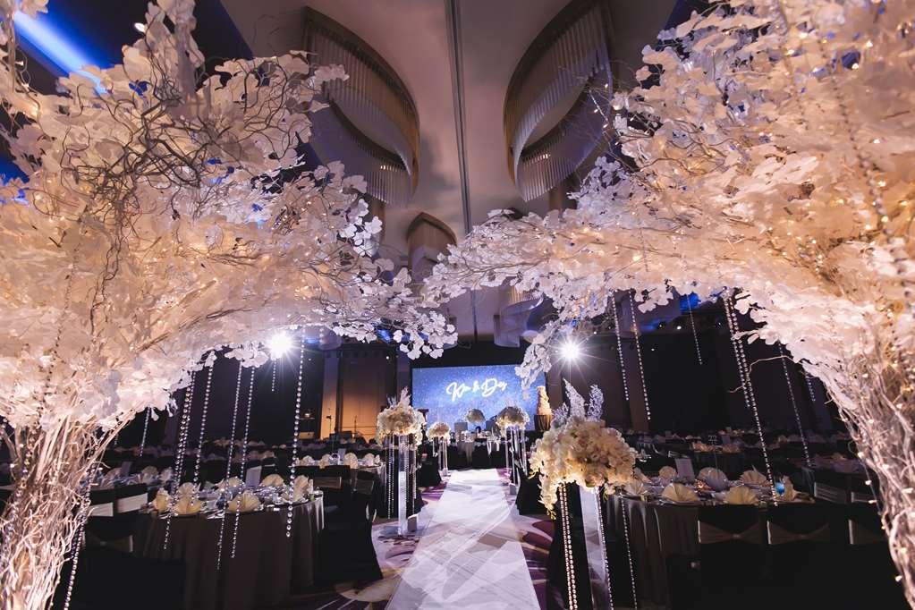Pavilion Hotel Kuala Lumpur Managed By Banyan Tree Exteriér fotografie Wedding reception at the Grand Ballroom