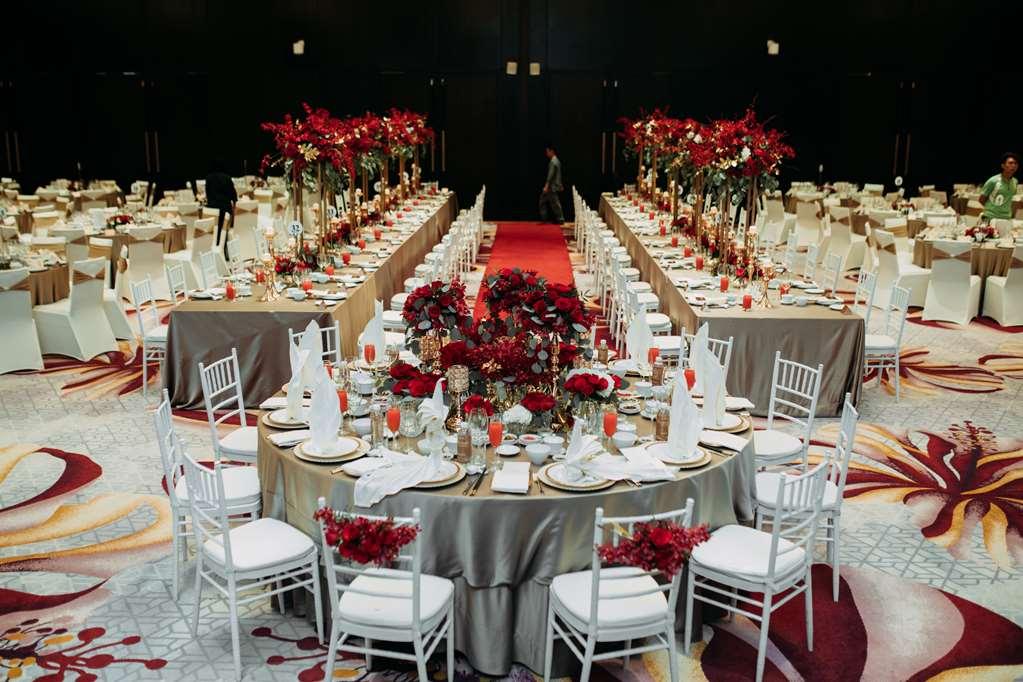 Pavilion Hotel Kuala Lumpur Managed By Banyan Tree Exteriér fotografie The ballroom of the hotel