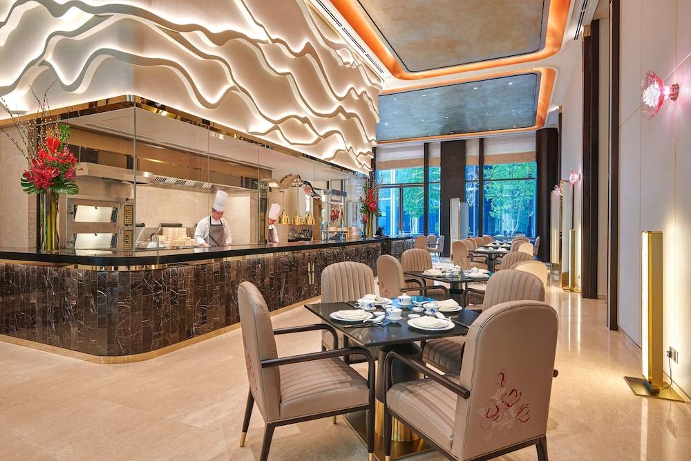 Pavilion Hotel Kuala Lumpur Managed By Banyan Tree Exteriér fotografie The restaurant at the hotel